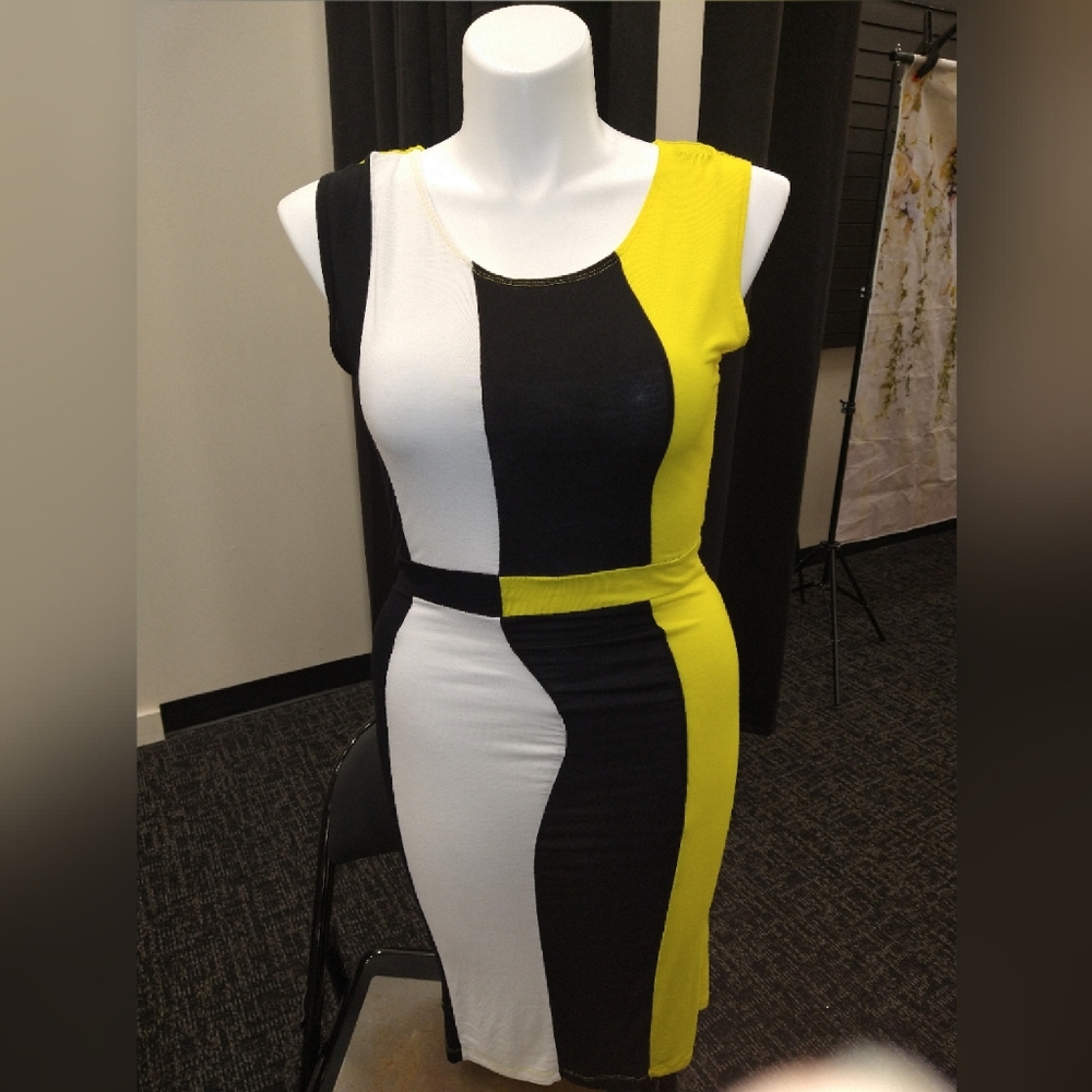 Dress - Picture 3 of 3